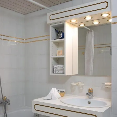 Sleeps 4 Pool Wifi T032020