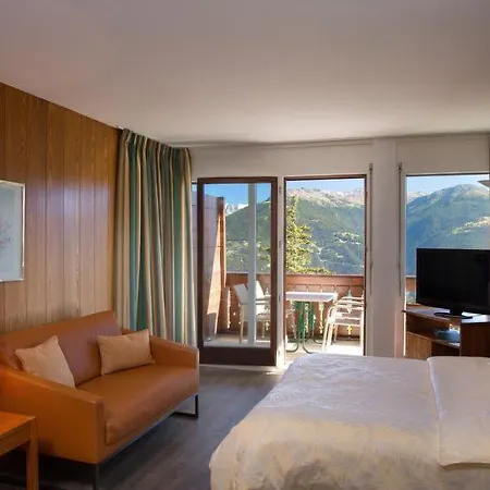 Apartment Sleeps 4 Pool Wifi T032020 *